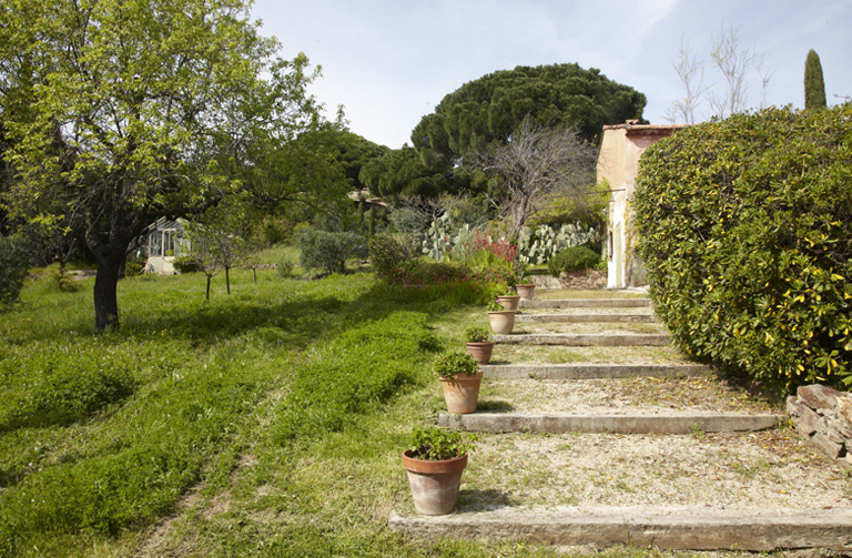Rampe d'accès à la maison à l'ouest.