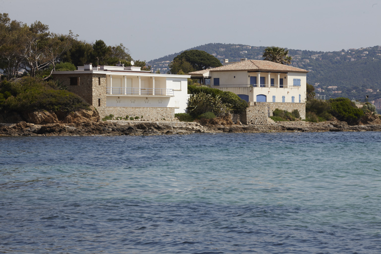 Villas La Coque blanche et Les Corallines. Villas toutes deux des années 1950-1960, l'une moderne, l'autre plus régionaliste. Nartelle-nord (la). Croiseur léger Le Malin (avenue du) 5. 2007 AF 38, 37.
