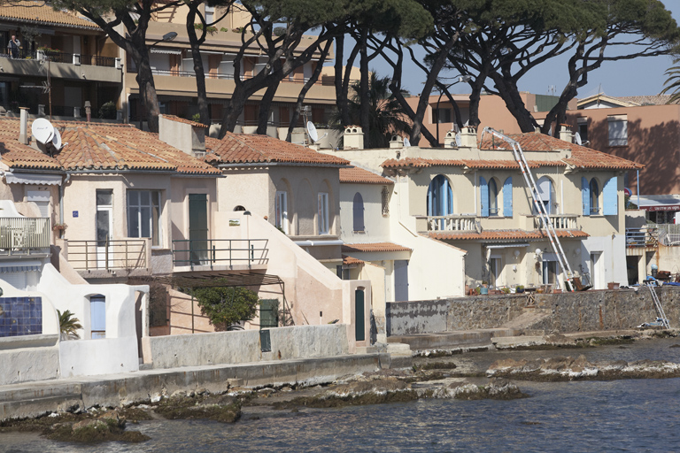 Villas L'Arapède, La Dunette, L'Aïgo et La Passerelle (La Tramontane). Années 1920-1930. Façades sud sur la mer.