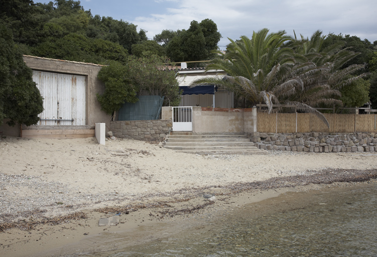 Cabanon de plage et garage à bateau. Croisette (la). Raoul-Nordling (avenue). 2007 F5 1518, 1012.