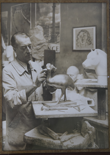 Portrait de Florentin Brigaud dans son atelier de Sainte-Maxime.