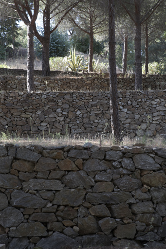 Murs de soutènement des terrasses.
