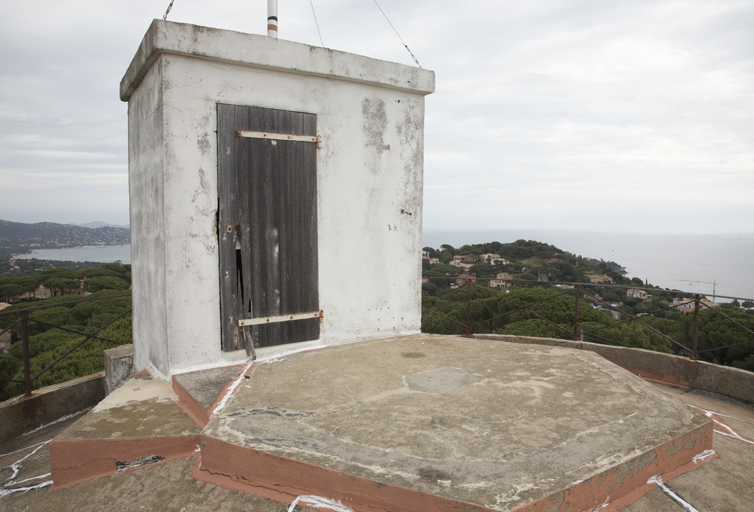 Porte d'accès à la terrasse.