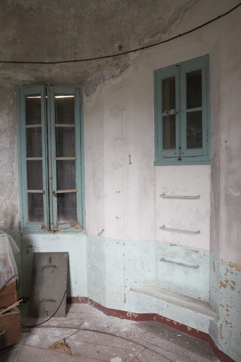 Chambre de veille. Fenêtres.