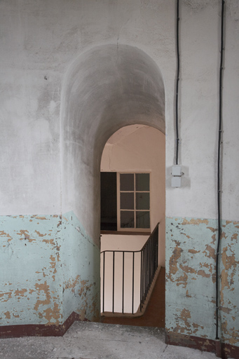 Passage d'accès à la chambre de veille.