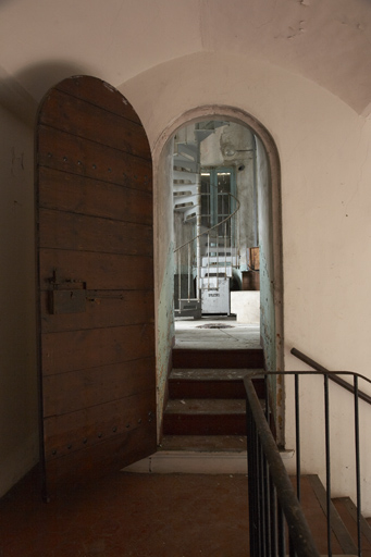 Porte d'accès à la chambre de veille.