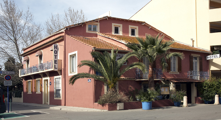 L'Auberge provençale. Frères-Battaglia (rue des) ; Aristide-Briand (boulevard). 2007 AB 532.