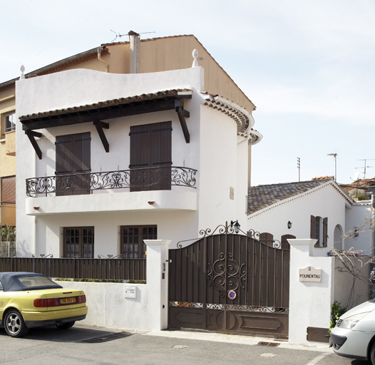 Pounentau, villa régionaliste des années 1930, restaurée dans les années 2000. Aristide-Briand (boulevard) 9. 2007 AB 540.