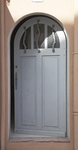 Porte d'entrée. Verdun (rue de). 2007 AB 477.