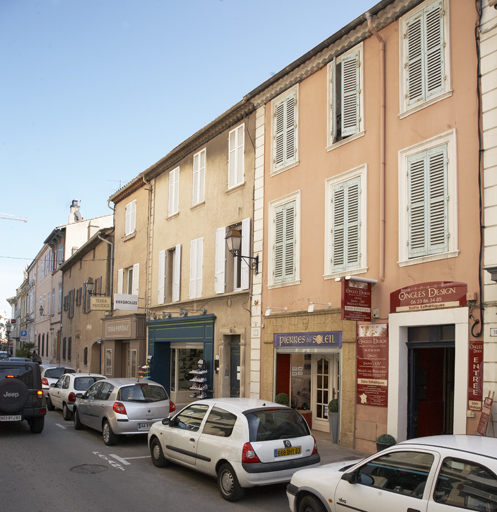 Maisons 11 à 1, rue de Verdun. Ces villas, à l'allure d'immeubles sur la rue, possèdent à l'arrière, au sud, un jardin. 2007 AB 464, 946, 918.