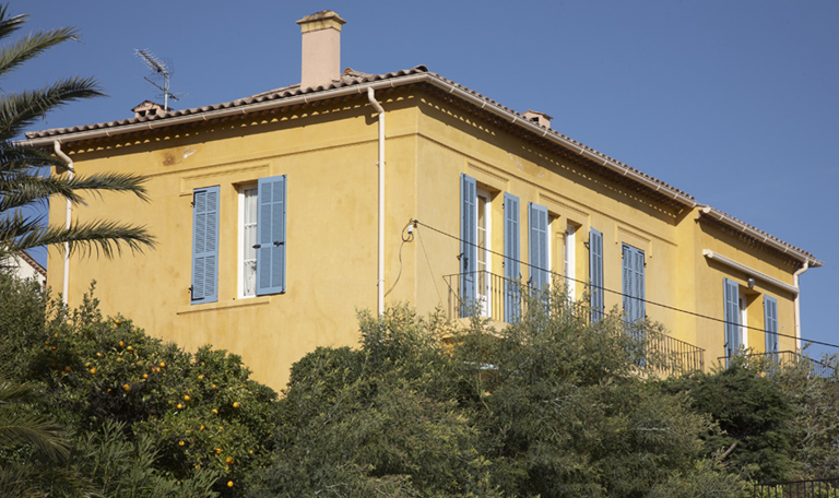 Villa La Benjamine, construite vers 1920. Angle sud-ouest. Etage supérieur. Bellevue. Mimosas (boulevard des) 23. 2007 AB 116.