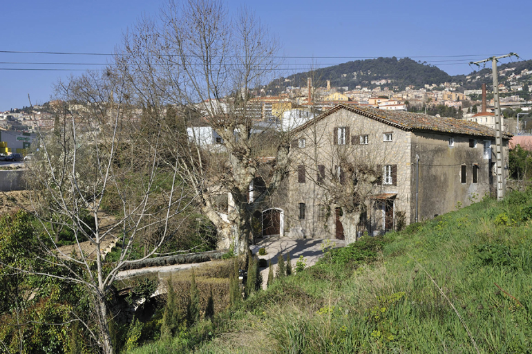 Vue d'ensemble, prise de l'est.