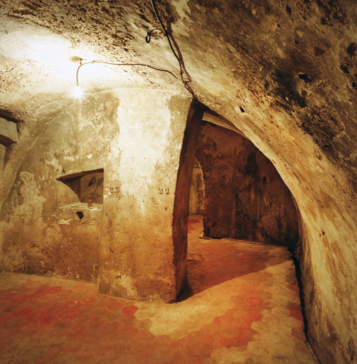 La jarrerie. ; Exemple d'une ancienne jarrerie implantée dans le sous-sol d'un moulin.