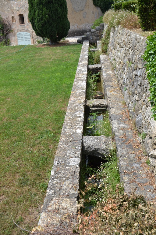 Conduit d'eau.