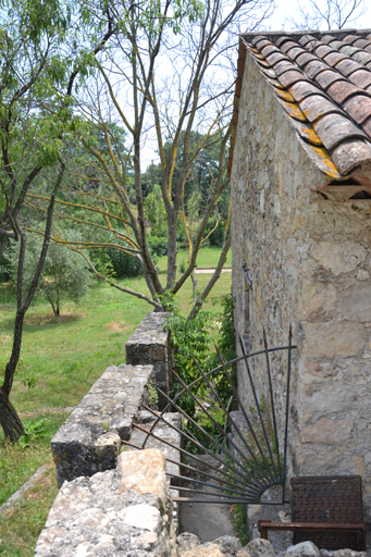 Roue verticale externe du moulin à ressence.
