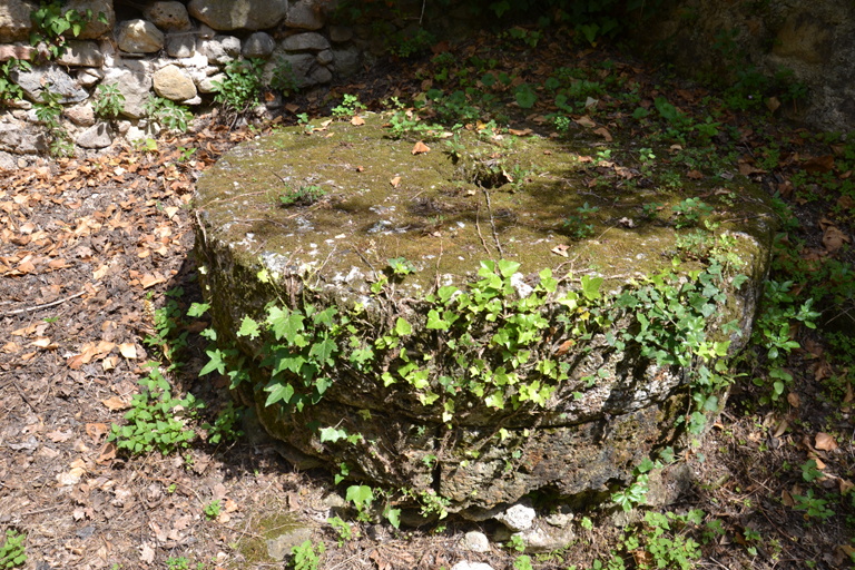 Meules du moulin à blé.