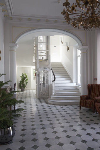 Vestibule et départ de l'escalier.