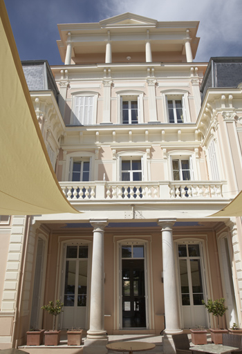 Façade sud. Travées centrales.