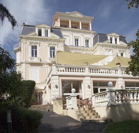 Façade sud, sur jardin.