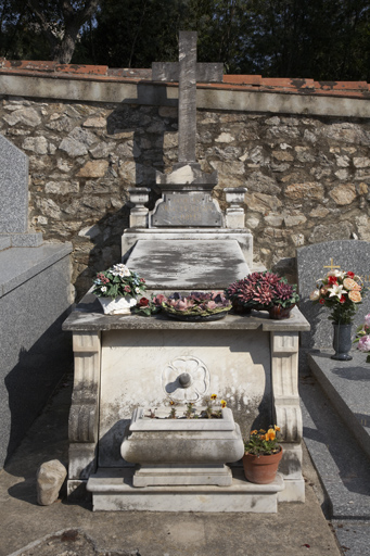 Mur sud-est. Concession 82 (entre 1922 et 1926). Tombeau des familles Sigalas-Mairin et Boyer. 