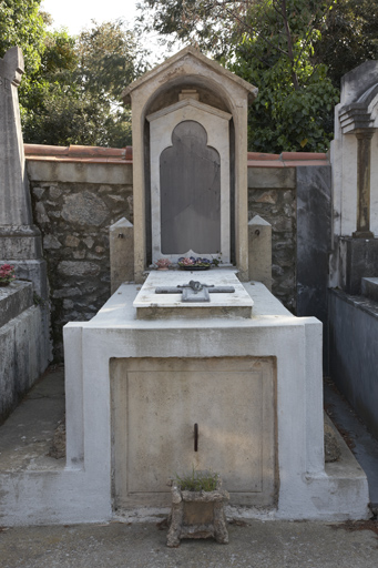 Mur sud-ouest. Concession 76 de 1922. Tombeau de Pradeline Grillon.