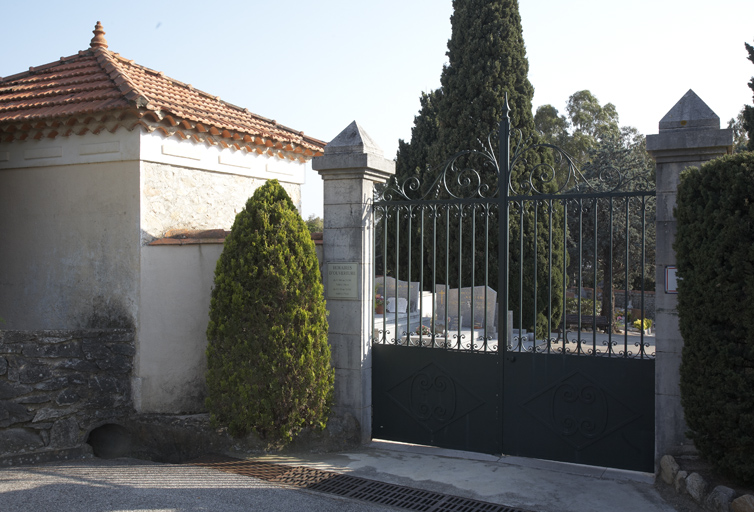L'entrée. Vue prise de l'extérieur.