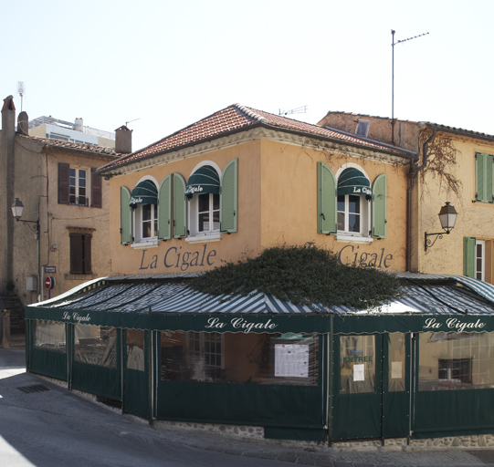 Restaurant La Cigale aménagé dans un immeuble des années 1930. Rue Jean-Aicard. 2007 AB 225.