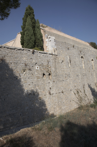 Face droite du bastion 1, avec surélévation de revêtement de profil du cavalier.