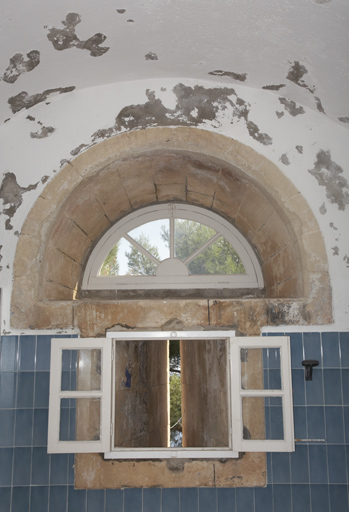Petites casemates de la "poterne" vers le bastion 1, détail de fenêtre.
