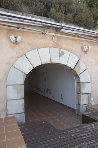 Issue postérieure de la "poterne" vers le bastion 1.