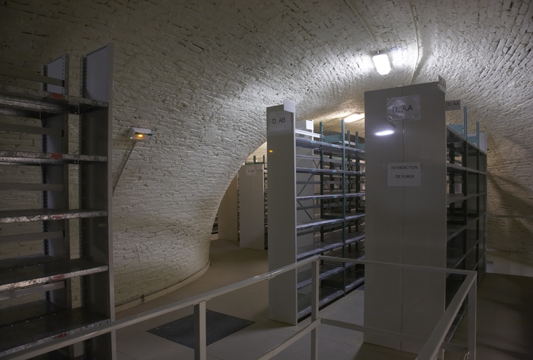 Double demi-lune nord : casemate en rotonde à pilier central et voûte annulaire.