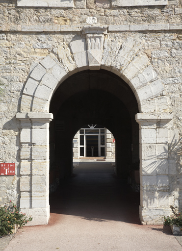 Arcade d'entrée sur la place d'armes du passage dans le cavalier vers la "corne" est.