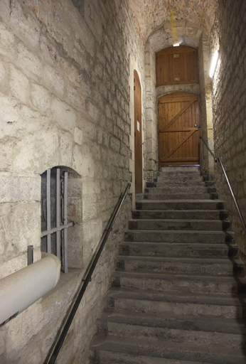 Escalier d'axe vers les souterrains du bastion 4.