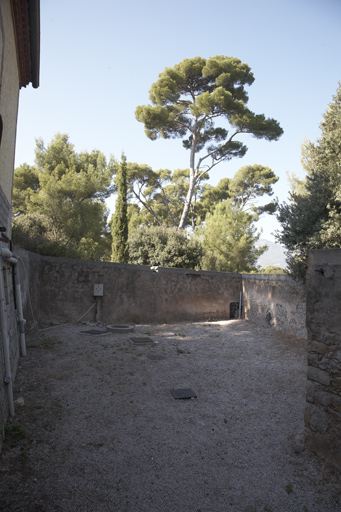  Quartier de casernement, enceinte : intérieur du bastionnet.