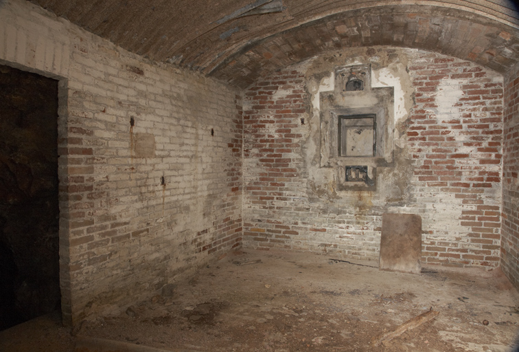 Souterrain-caverne, magasin aux détonateurs.