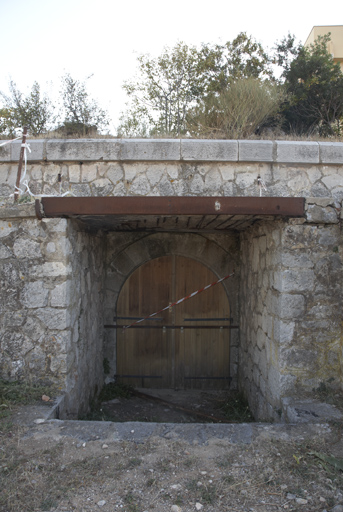 Batterie de 1899 : porte de la traverse-abri du monte-charge vers le souterrain-caverne
