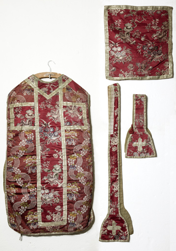 Ornement rouge : vue d'ensemble (Fig. 03).