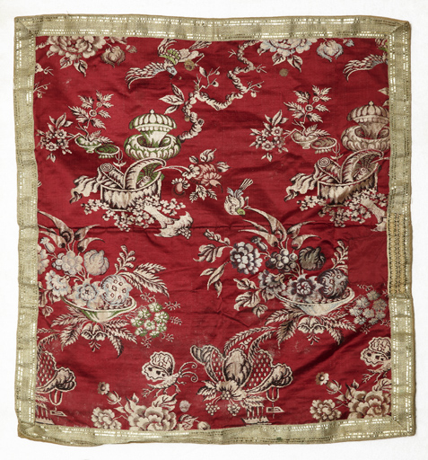 Ornement rouge, voile de calice : vue générale (Fig. 04).
