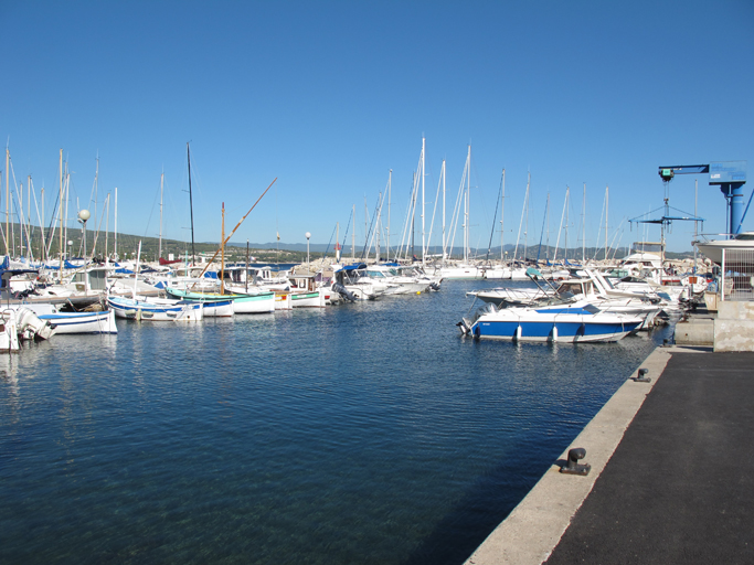 Vue du bassin des Capucins à la Ciotat.