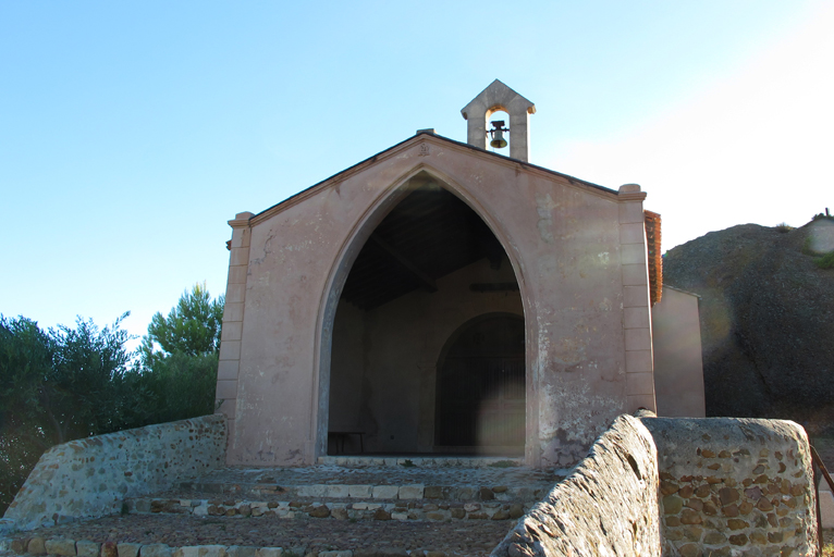 Vue de la Chapelle Notre-Dame de la Garde à la Ciotat.