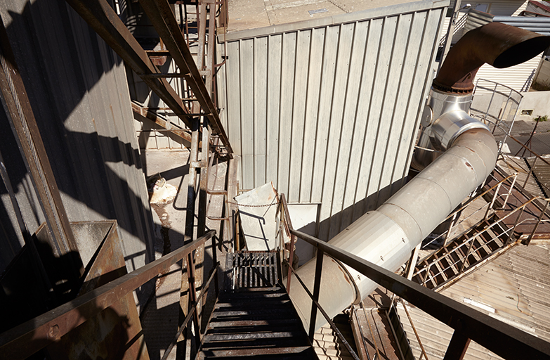 Un escalier d'accès au sommet de la tour.