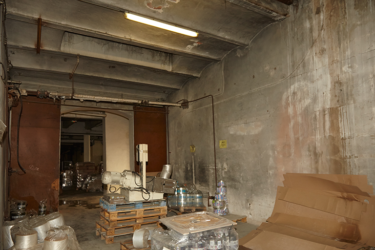 Plafond incliné, en voûtains, sous la terrase de l'ancien logement.