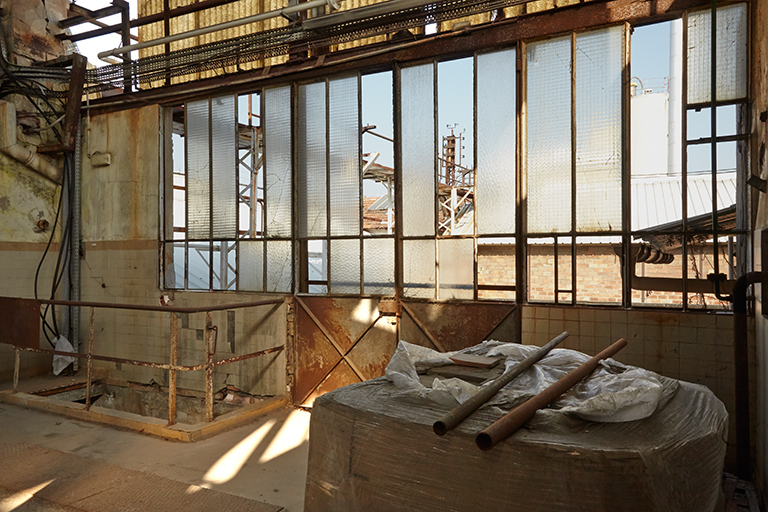 Verrière dans le bâtiment de la saponification en continu.