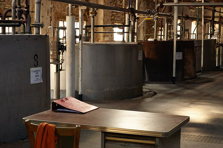 Le sommet des chaudrons et le bureau de la mezzanine.
