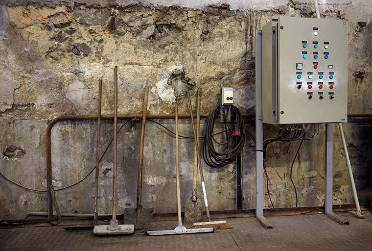 Panneau de contrôle dans le bâtiment des chaudrons.