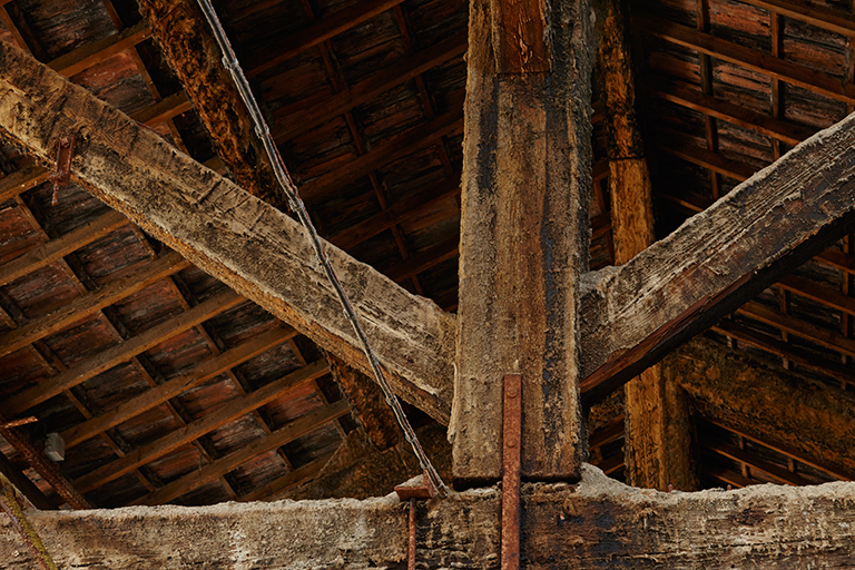 Le bâtiment des chaudrons, détail d'une charpente.