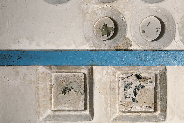 Le plafond de pavés de verre, détail.