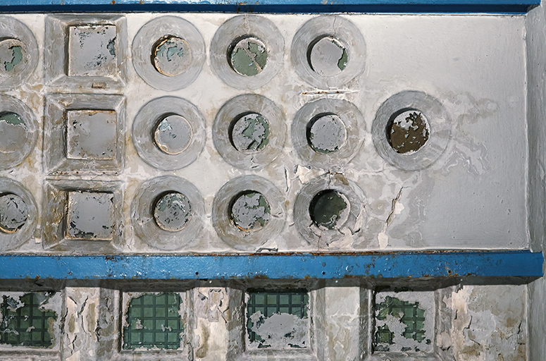 Le plafond de pavés de verre, détail.