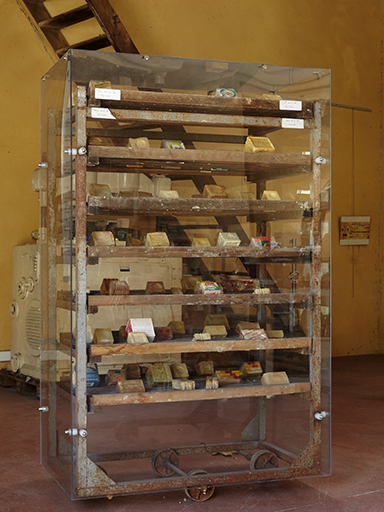 Dans la boutique.