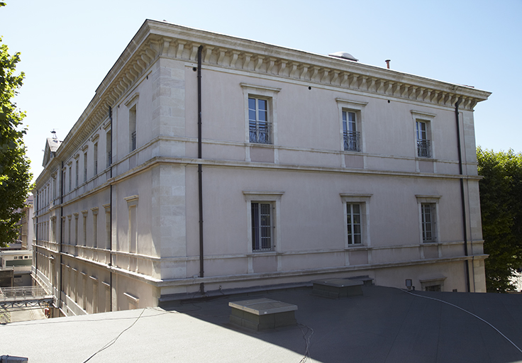 Corps de caserne, vu de l'ouest, travée de culée et façade d'entrée nord